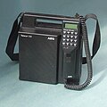 Telèfon portàtil dels anys 1980, fabricat per AEG