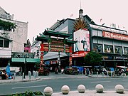 De poort van Kampung Ketandan Chinatown, Yogyakarta, Indonesië.