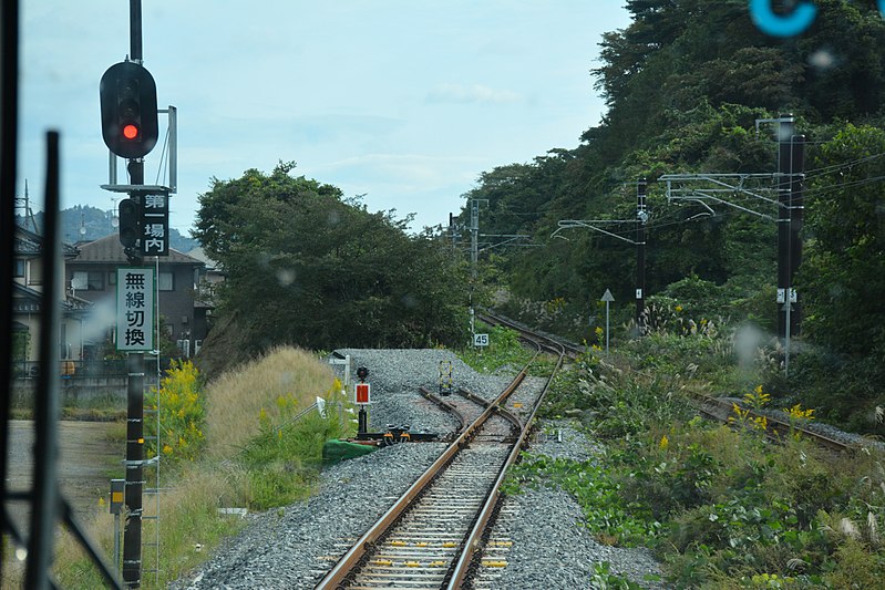 File:Tohoku Main Line and Senseki Line connection 2016-10-10 (30381525600).jpg