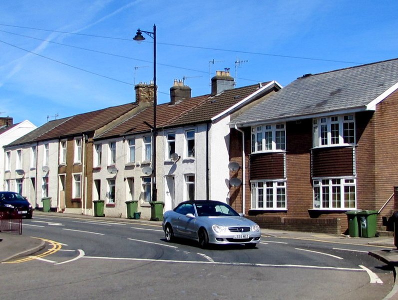 File:Ton-y-felin Road houses, Caerphilly (geograph 5815761).jpg