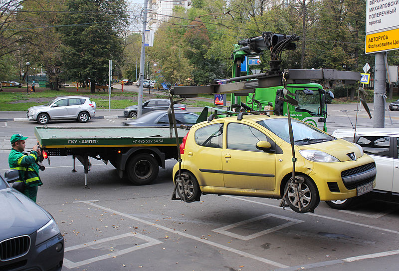 File:Tow truck in Moscow 04.jpg