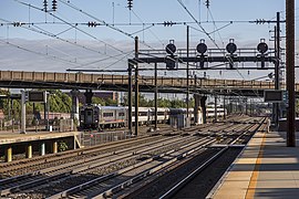 Tracks at Newark Airport station NJ1.jpg