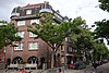 Blok woningen in Amsterdamse Schoolstijl