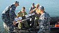 アメリカ海軍水兵とクロアチア海軍水兵。どちらもデジタル迷彩である。