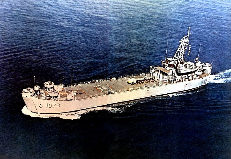 File:USS Outagamie County (LST-1073) underway c1969.jpg