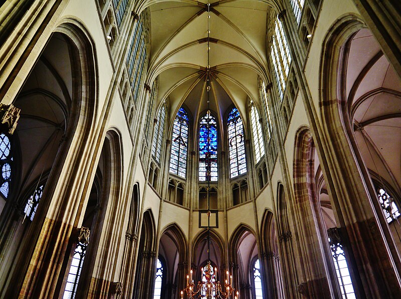 File:Utrecht Dom Sint Martin Innen Chor 12.jpg