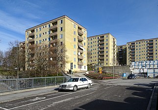 Vårberg: Historia, Stadsbild, Skolor