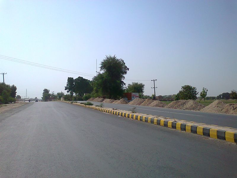 File:VEHARI ROAD TOWARDS VEHARI - panoramio.jpg