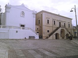 Chiesa del Carmine ja vanha kaupungintalo