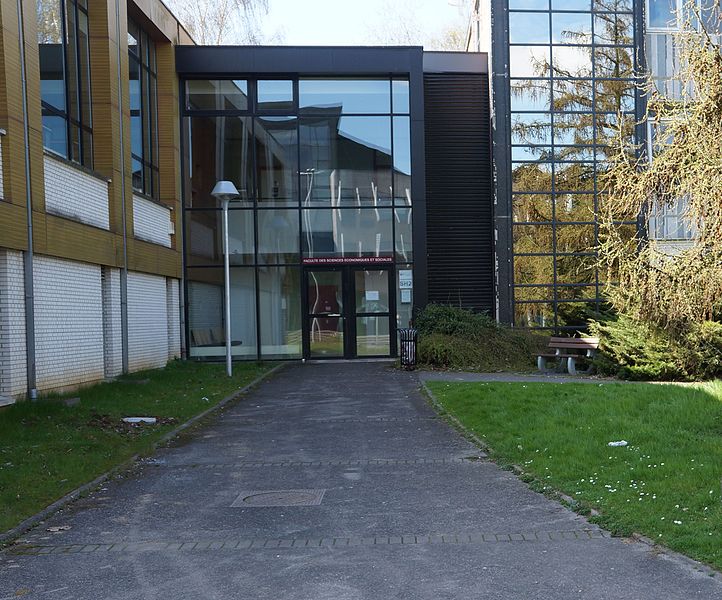 File:Villeneuve d'Ascq.- Campus de Lille1 Sciences économiques et sociales.jpg