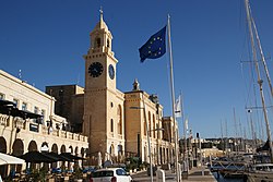 Vittoriosa-seafront-maritime-museum.JPG