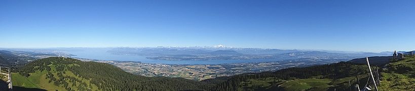 Vue du lac Léman depuis le sommet de la Dôle.