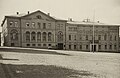 Здание Выборгского дома собраний (слева) и новой ратуши (справа) до реконструкции 1934 года