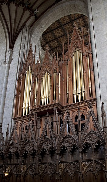 File:Winchester Cathedral Organ (5697505756).jpg