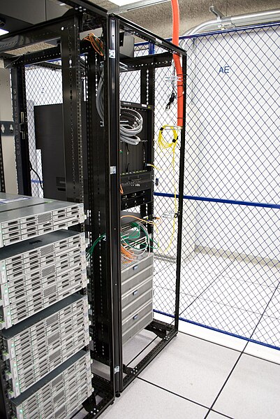 File:Wmf sdtpa servers 2009-01-20 01.jpg