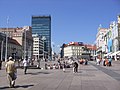 Trg bana Jelačića sa Zagrebačkim oblakoderom u pozadini