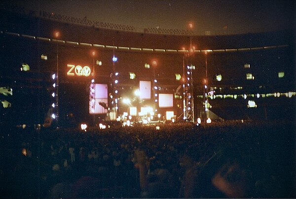 Image: Zoo TV Tour 1992 09 03 Veterans Stadium pic f