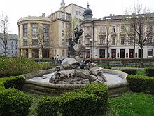 Comenius University headquarters in Bratislava Mal'chiki loviashchie gusei - panoramio.jpg