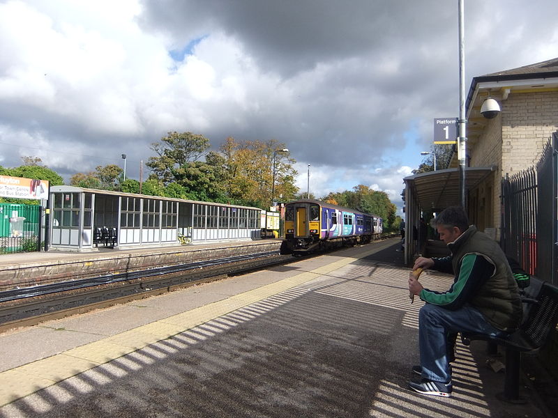 File:150276 departs Huyton.JPG