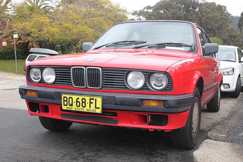 File:1990 BMW 318i (E30) 2-door sedan (22203034042).jpg