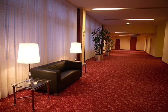 Sofa und Standleuchten, Berlin, 2007