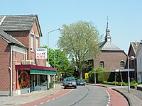 Links de Heelweg in Dinxperlo, rechts de Hellweg in Suderwick