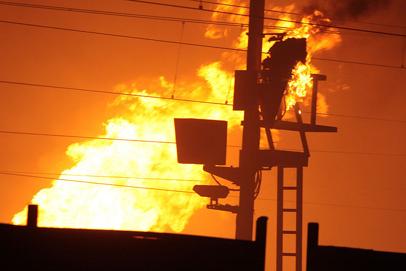 File:2009 Viareggio train explosion 08.jpg