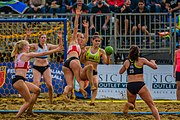 Deutsch: Beach Handball Champions Cup 2018 in Catania (ITA); Tag 3: 3. November – Frauen, Überkreuz-Platzierungsspiel 9-12: Team Italia (Italienische Nationalmannschaft) (ITA) - Beach Bazis Schleissheim (GER) 0:2 (14:22, 21:25) English: 2018 Beach Handball Champions Cup in Catania (ITA; Day 3: 3 November – Women's Placement Match Cross Matches 9-12: Team Italia (italien national Team) (ITA) - Beach Bazis Schleissheim (GER) 0:2 (14:22, 21:25)