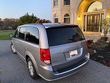 2018 Dodge Grand Caravan SE 2018 Dodge Grand Caravan SE in silver - house and rear left side of minivan.jpg