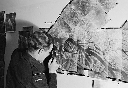 Manuelle Fernerkundung mit Luftbildern von Hamburg (1943)