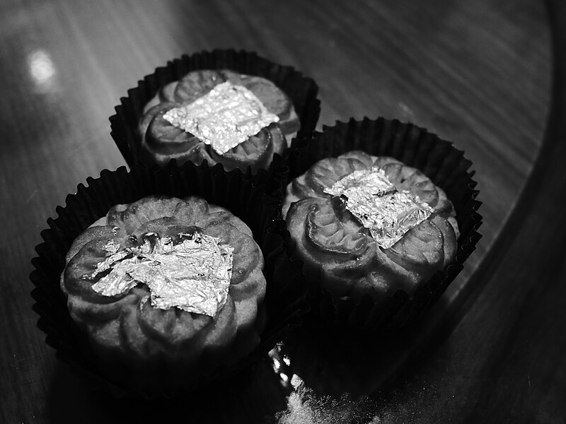 File:A Three of Custard Mooncakes.jpg