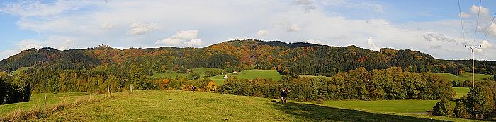 Peisaj cu panorama muntelui