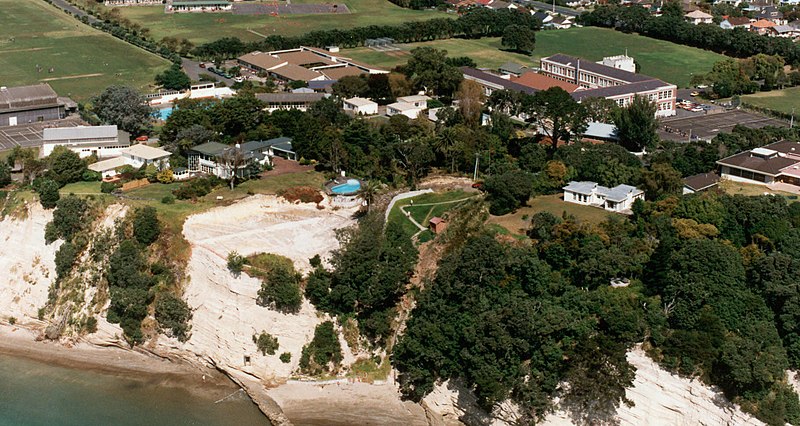 File:Aerial view, Belmont, 1992 (Takapuna Grammar).jpg