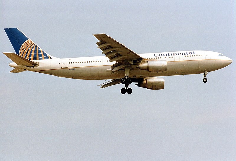 File:Airbus A300B4-103, Continental Airlines AN0285411.jpg