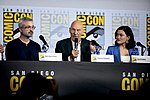 Thumbnail for File:Alex Kurtzman, Patrick Stewart &amp; Isa Briones (48445211132).jpg