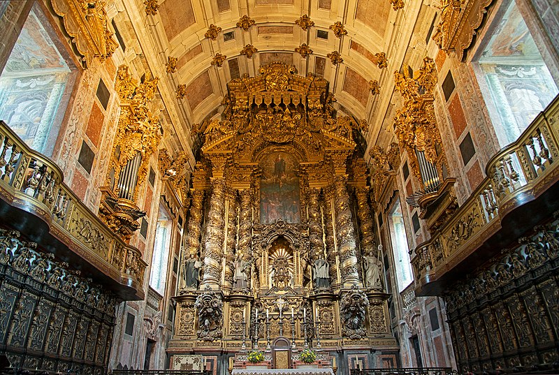 File:Altar area of Porto Cathedral, Sé do Porto.jpg