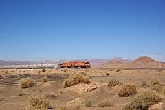 Egy foszfátszállító vonat az akabai-sivatagban