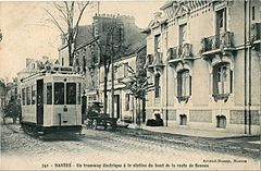 NANTES - Un tramway électrique à la station du haut de la route de Rennes