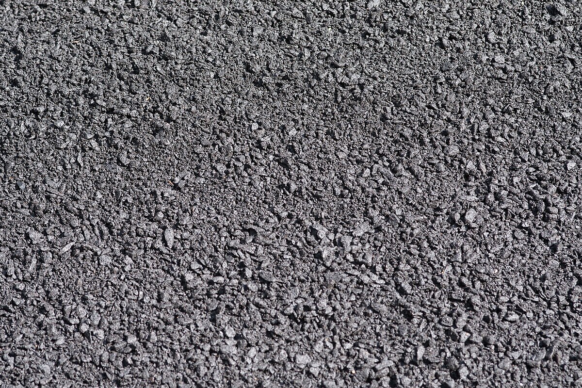 https://upload.wikimedia.org/wikipedia/commons/thumb/5/5b/Asphalt_concrete.JPG/1200px-Asphalt_concrete.JPG