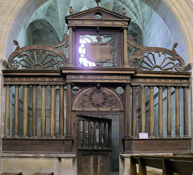 File:Assier - Chapelle funéraire de Galiot de Genouillac à l'église Saint-Pierre - Clôture.jpg