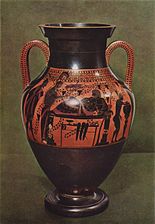 Dua sisi dengan dua gaya berbeda pada Amphora buatan Pelukis Andokides, 520 SM (Staatliche Antikensammlung di Munich). Kiri: lukisan figur hitam, kanan: lukisan figur merah.