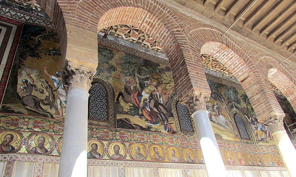 Mosaicos exteriores, en el patio de Maqueda, del Palacio de los Normandos de Palermo.