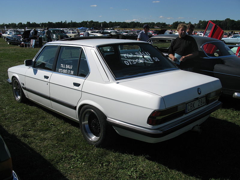 File:BMW 518i E28 (11356541006).jpg