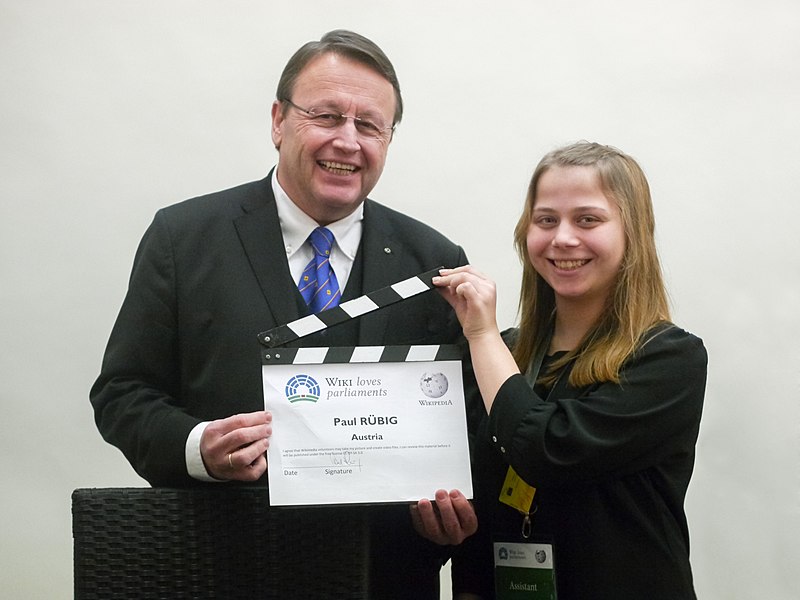 File:Backstage - Wikipedians in European Parliament - 2014-02-04- P1760748.JPG