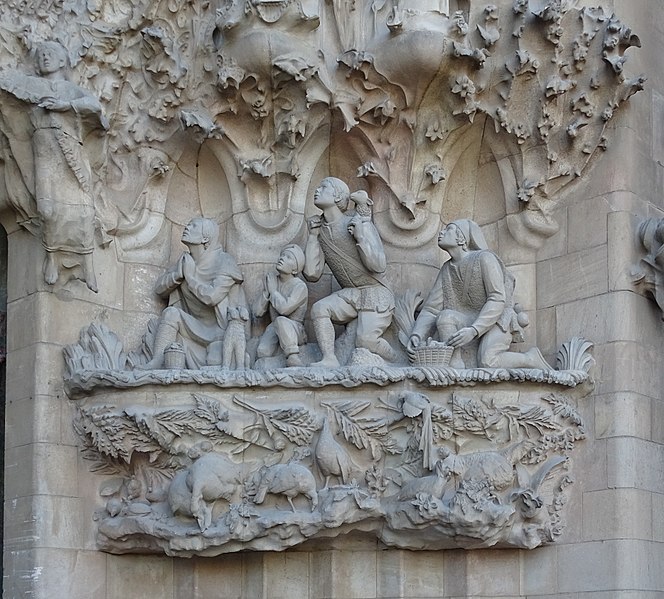 File:Barcelona Sagrada familia sculptures in the Nativity Facade 2017 04.jpg