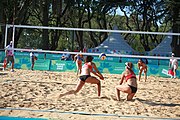 Deutsch: Beachvolleyball bei den Olympischen Jugendspielen 2018; Tag 8, 14. Oktober 2018; Mädchen, Achtelfinale – Bolivien-Puerto Rico 0:2 (18–21/18–21 ) English: Beach volleyball at the 2018 Summer Youth Olympics at 14 October 2018 – Girls Round of 16 – Bolivia-Puerto Rico 0:2 (18–21/18–21 )