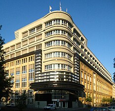 Մոսեհաուզը Բեռլինում Էրիխ Մենդելսոնի կողմից, արդիականացված Art Nouveau-ի վաղ օրինակ (1921–23):