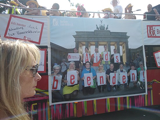 Berlin AIDS organizations truck at CSD 2018. Image: Jasmin Sasika. (CC BY-SA 4.0)