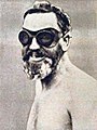 Bill Burgess, et ses lunettes de motard (1911).jpg