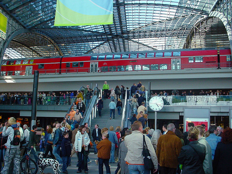 File:BlnHauptbahnhof34.jpg